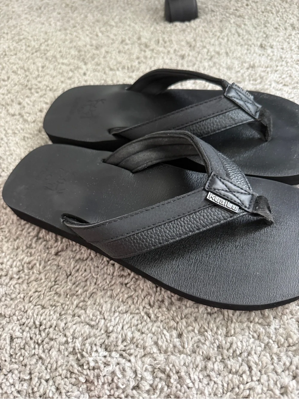 KuaiLu Men’s Arch Support Flip Flops, Black